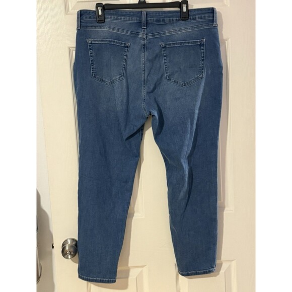 Amazon Essentials Curvy Skinny Women’s Plus Size Jeans 16S Short Medium Wash - Picture 3 of 3